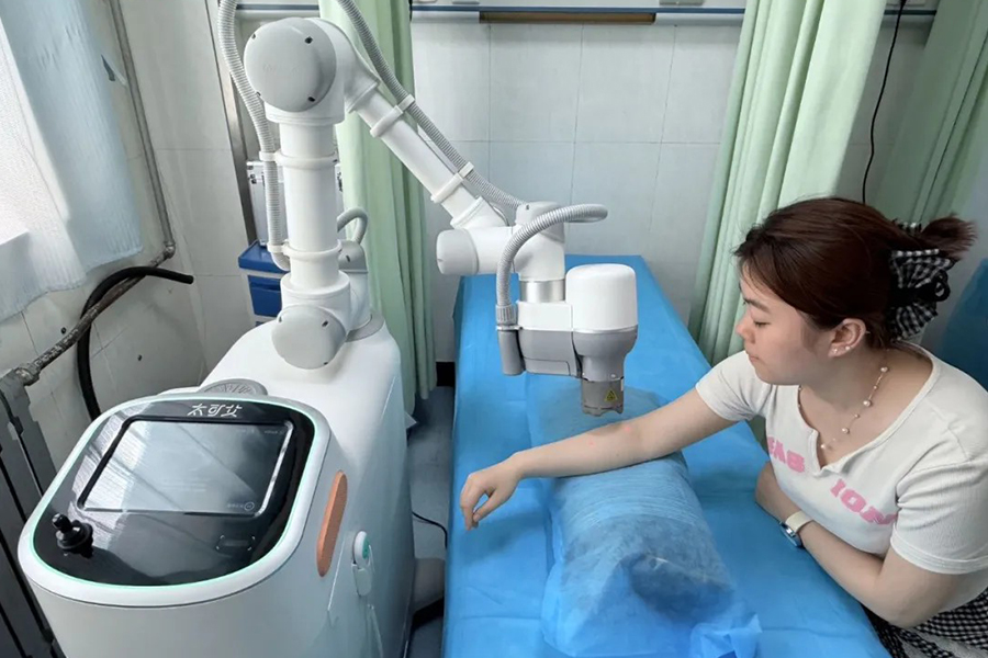 怕煙、怕燙傷、怕灸不準....珠海這家醫(yī)院早就安排上機器人醫(yī)師了！