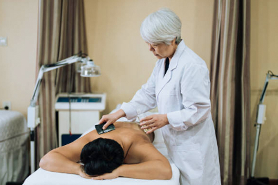 從古法到智能，AI艾灸機(jī)器人憑什么成為養(yǎng)生界的特斯拉？