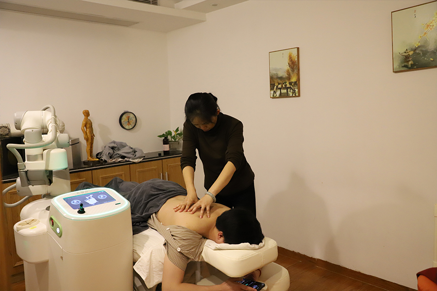 社保新規(guī)增服務(wù)業(yè)成本，艾灸機(jī)器人降本增效成核心優(yōu)勢(shì)