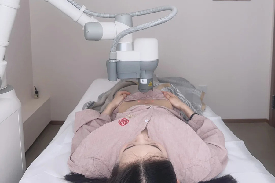 AI艾灸機(jī)器人破局傳統(tǒng)養(yǎng)生行業(yè)，智能標(biāo)準(zhǔn)化服務(wù)助力門店降本增效