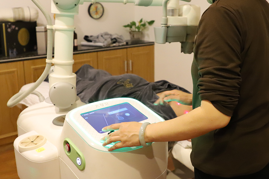 機(jī)器人還是艾灸床？門店該如何選對智能無煙艾灸設(shè)備